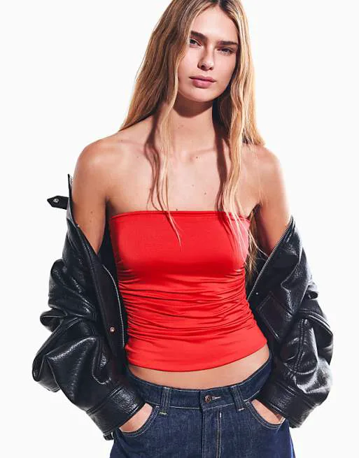 

Коралловый топ-бандо со сборками Bershka