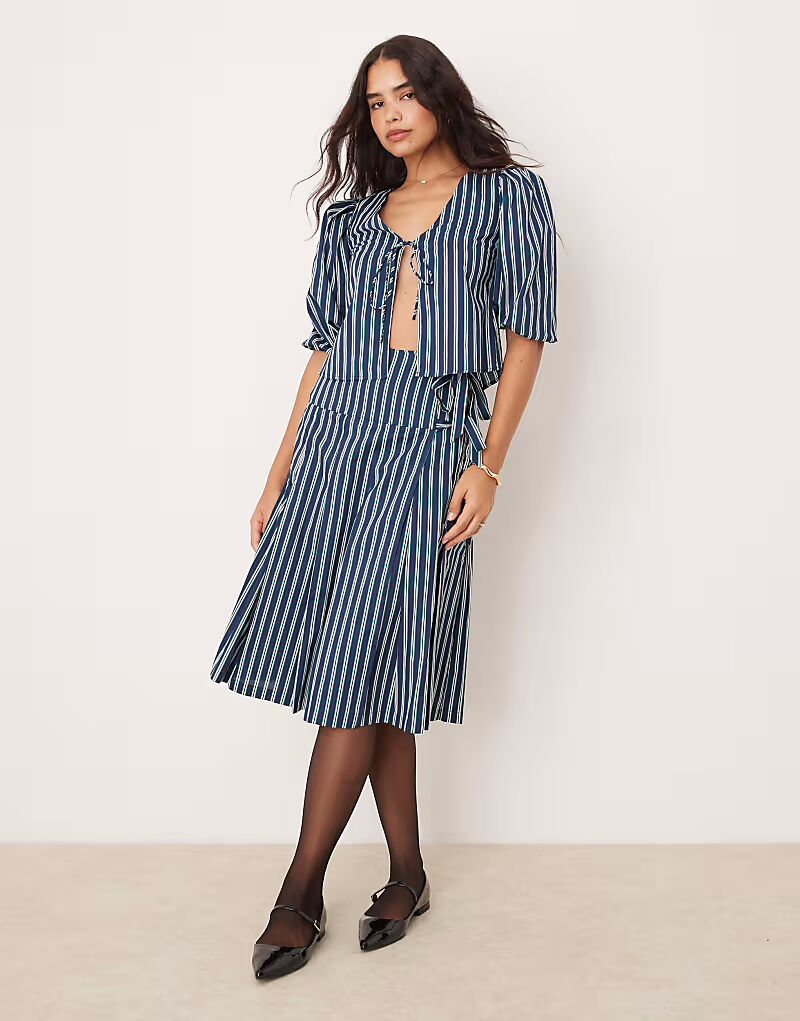 

Гламурный килт мидакси с завязками по бокам в зеленую полоску Glamorous