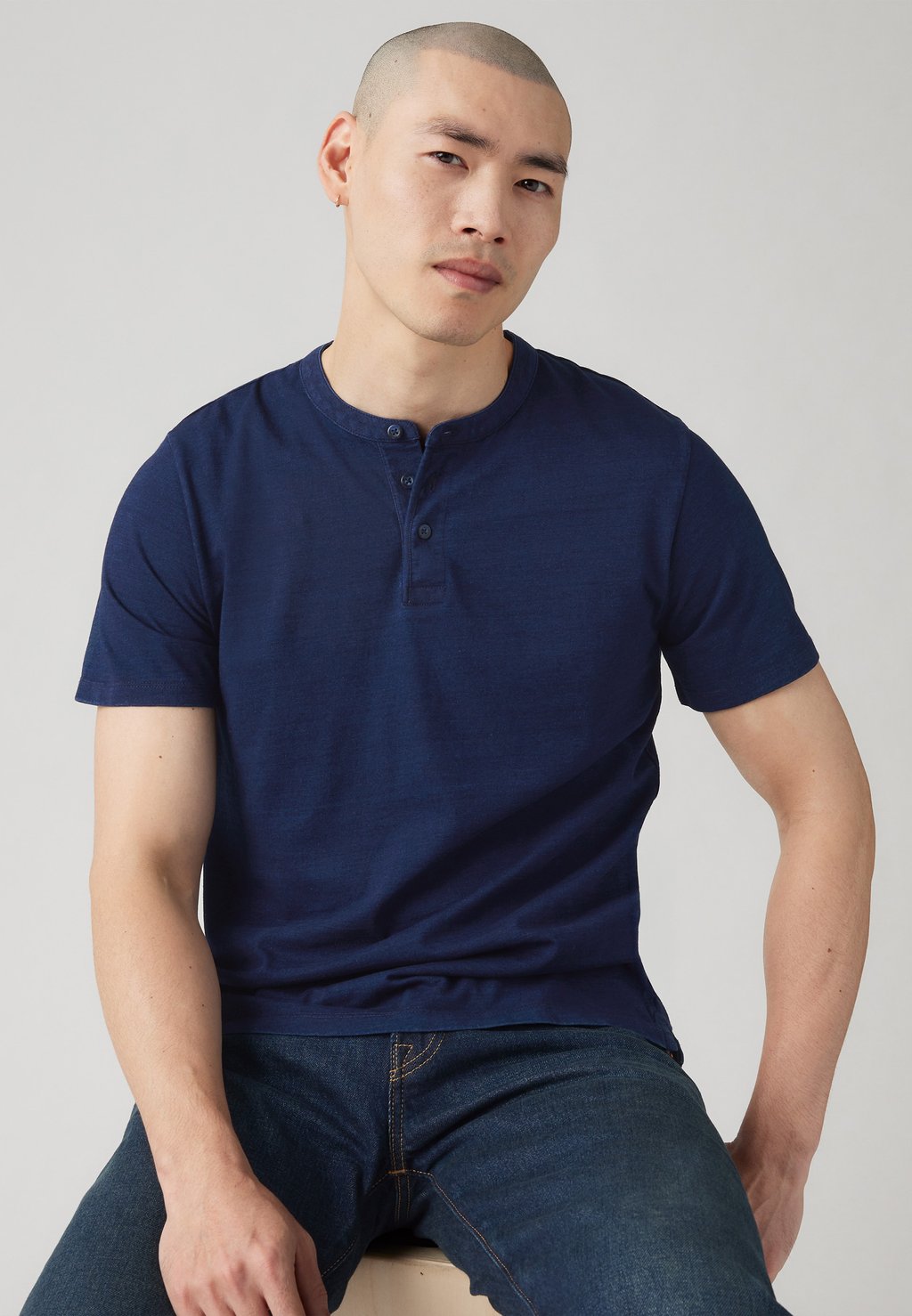 

Базовая футболка HENLEY Levi's, темно-синий