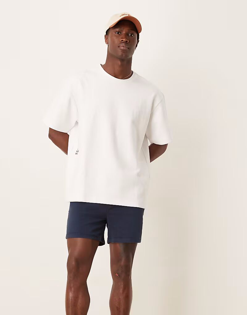 

Укороченные узкие шорты-чиносы ASOS DESIGN темно-синего цвета