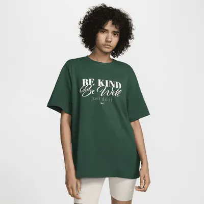 

Футболка Nike Sportswear, цвет Gorge Green/Sail