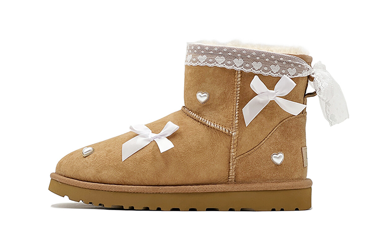 

Ботинки UGG CLASSIC MINI Snow Boots Women's Beige