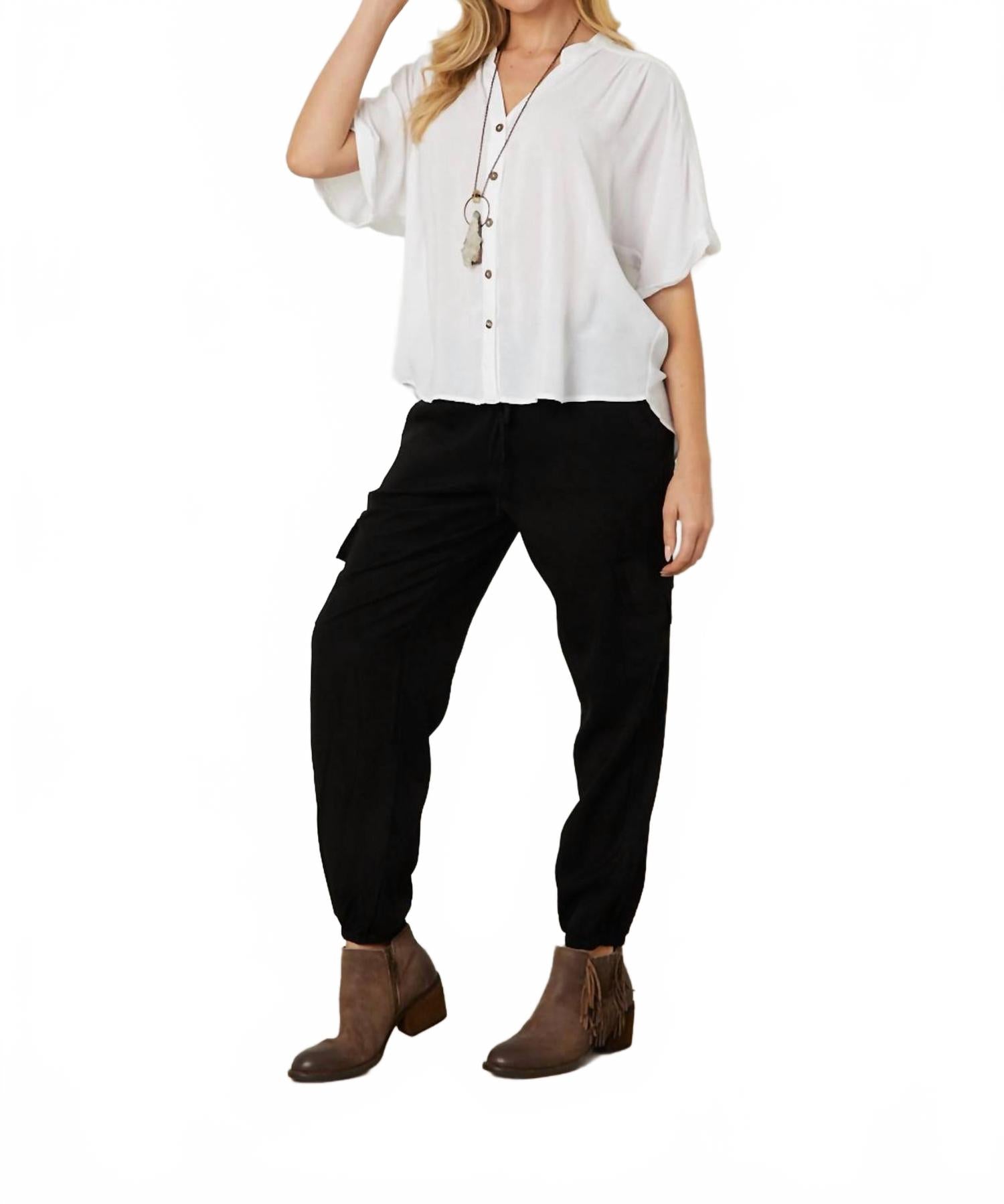 

Тенсел Харлоу Брюки в черном RIVER + SKY