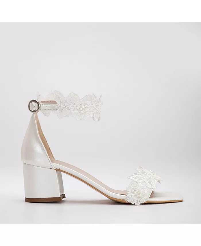 Свадебные босоножки Dana Lace на низком каблуке Forever & Always Shoes