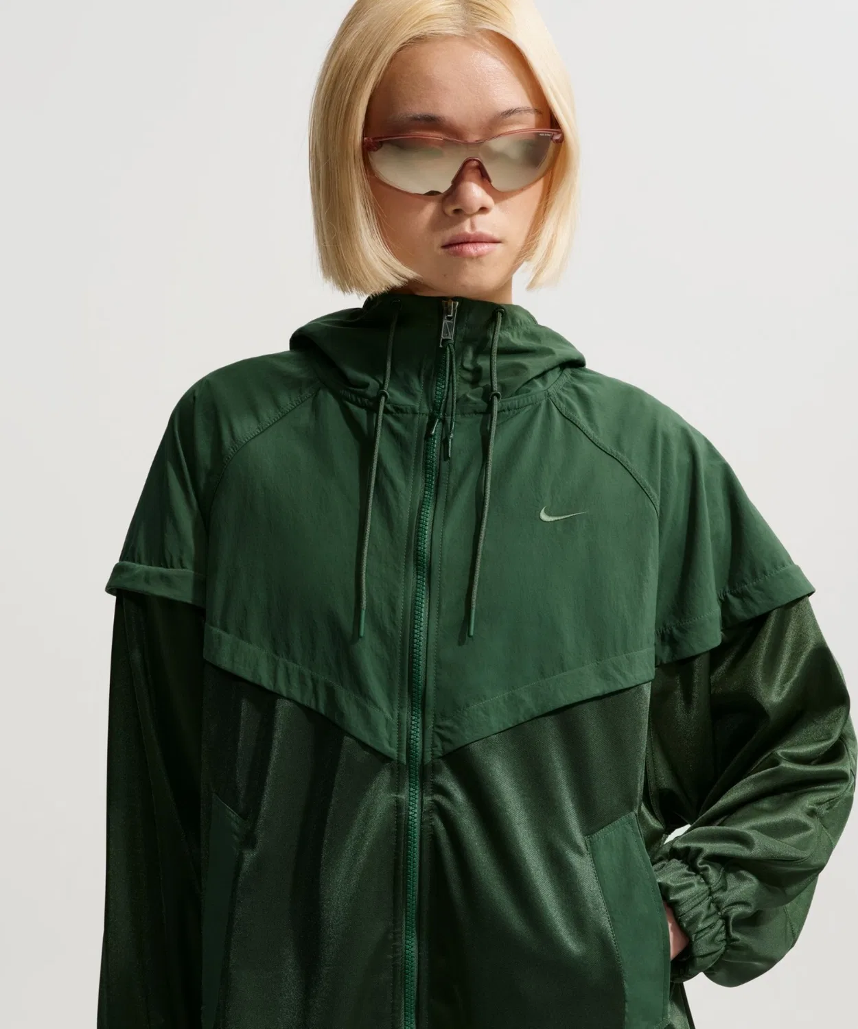 Куртка Nike Women's NSW OS Windrunner Hooded Jacket, зелёная