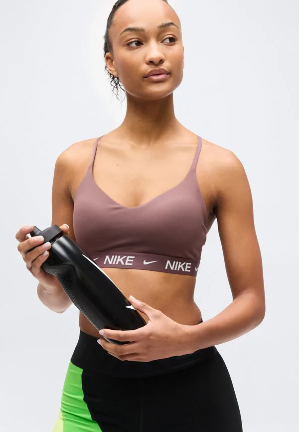 Спортивный бюстгальтер indy с легкой поддержкой Nike Performance, Tattoo/White — фото 4