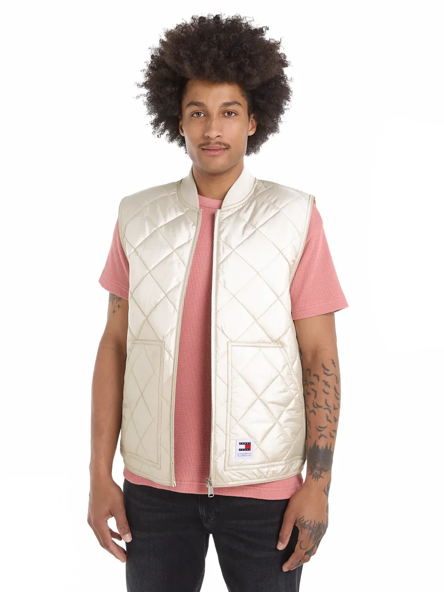 

Стеганый жилет Tommy Jeans "TJM REG ENTRY VEST" с модным ромбовидным узором, цвет Newsprint