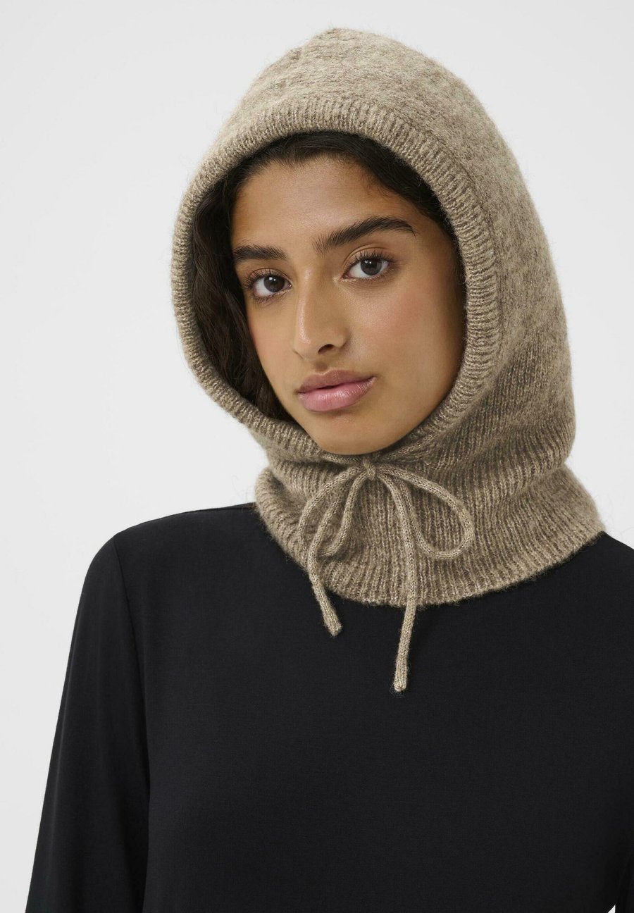 

Шапка Soaked in Luxury NAYE STRING BALACLAVA, Timber Wolf/Grey