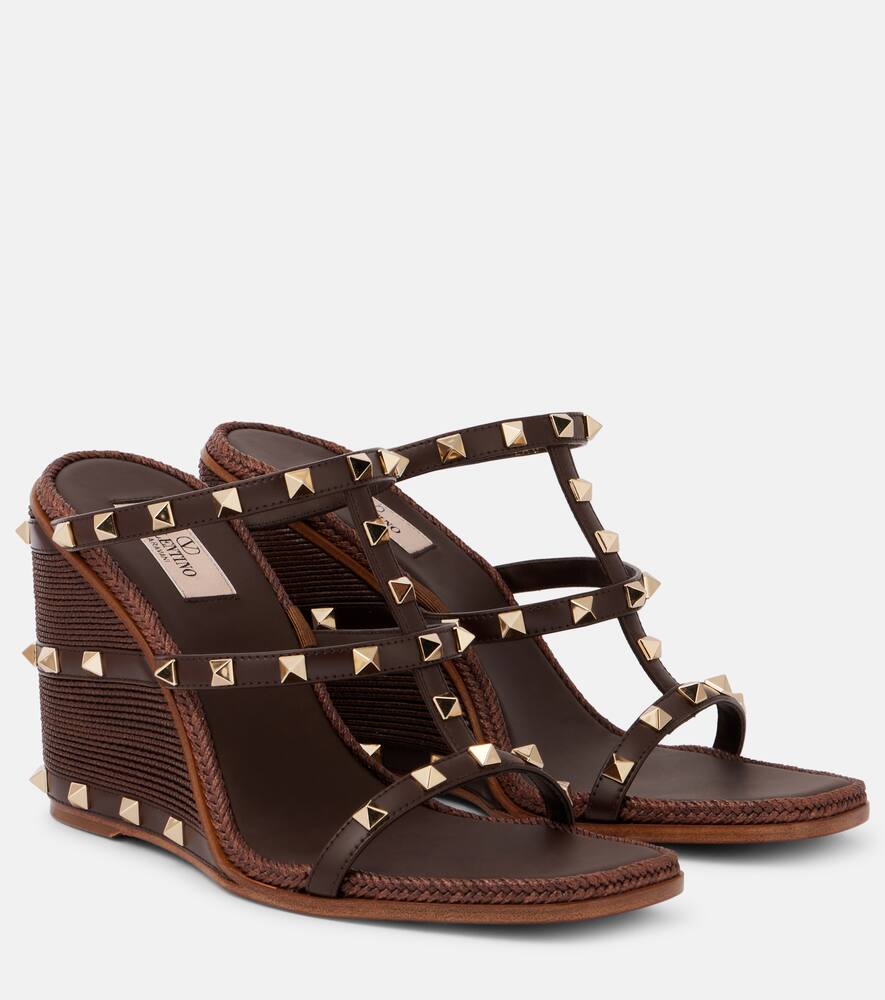 Кожаные мюли на платформе с камнями rockstud Valentino Garavani, Fondant