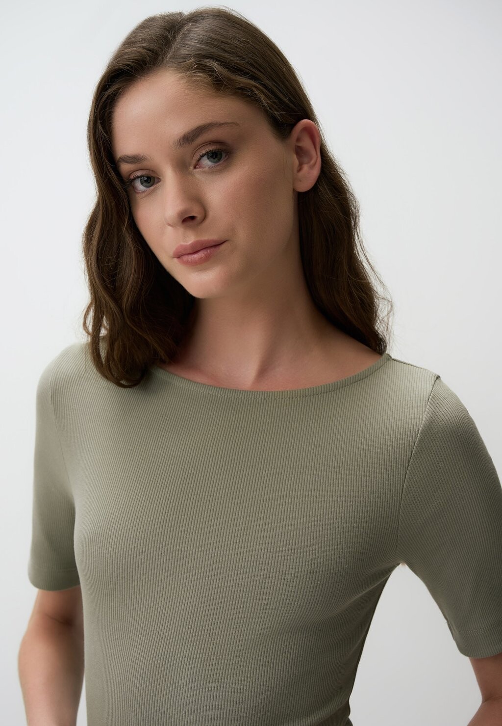 

Базовая футболка SHORT SLEEVE FITTED Jimmy Key, хаки
