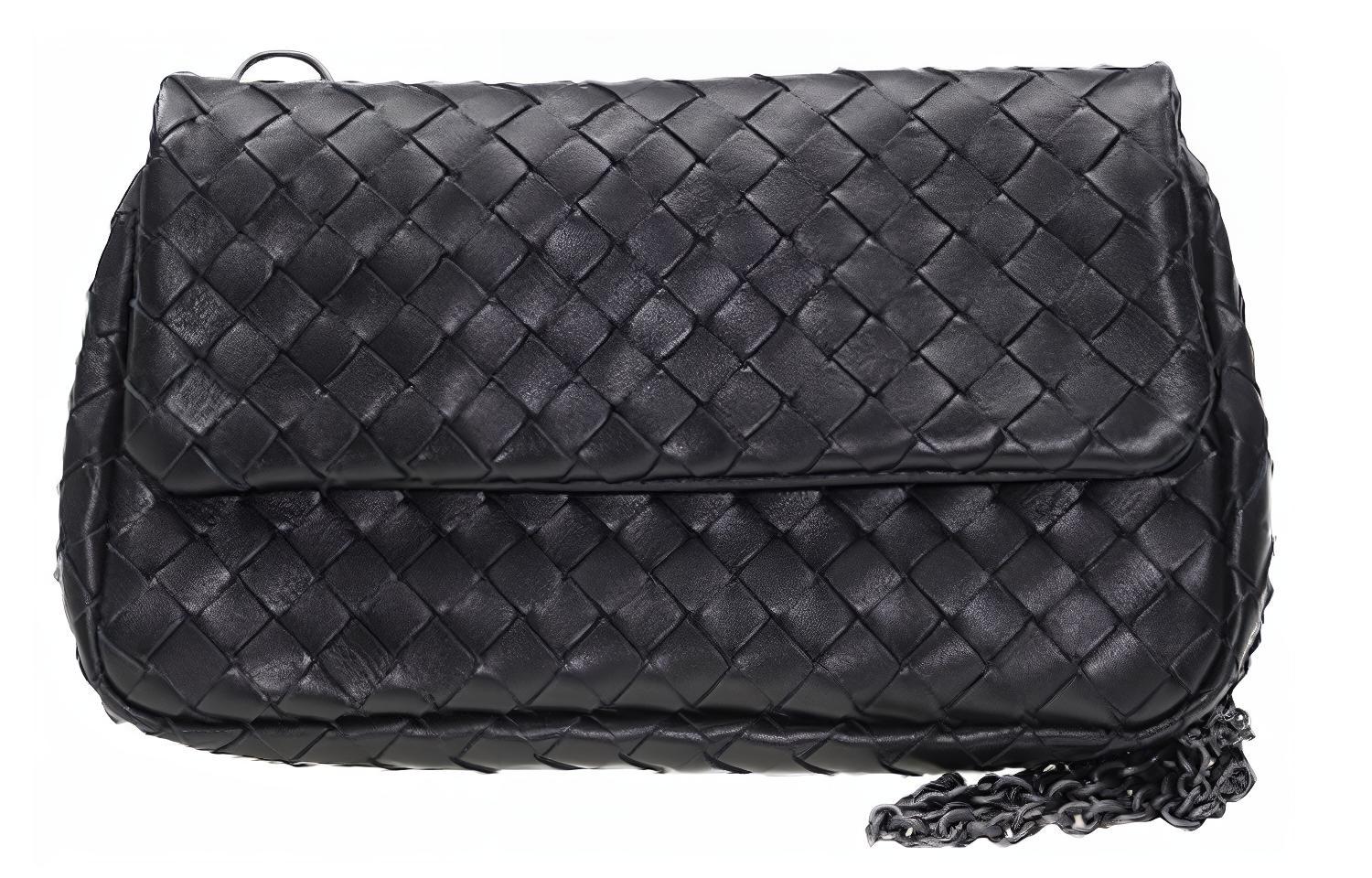 

Сумка-мессенджер из овчины через плечо женская черная Bottega Veneta