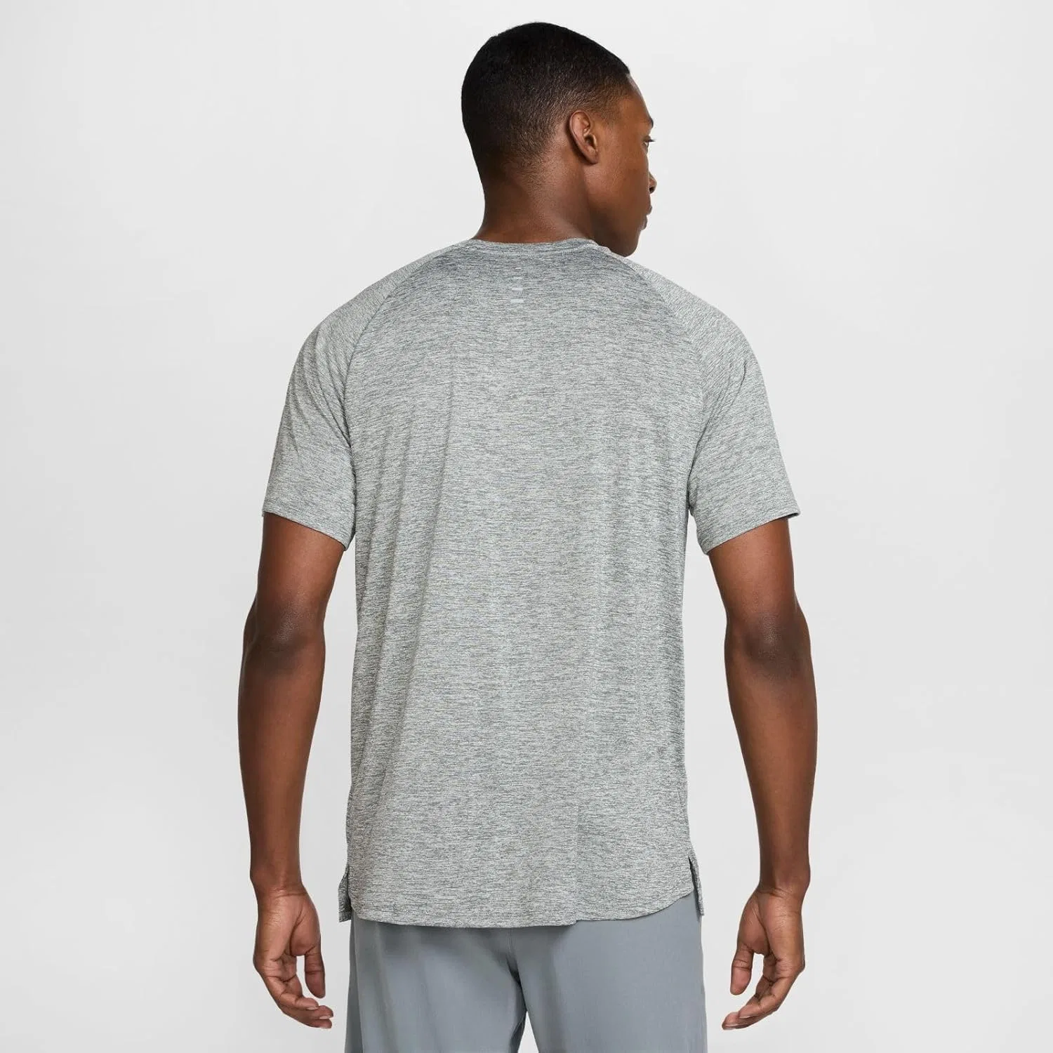 Мужская беговая футболка Nike Stride Dri-fit Adv с коротким рукавом — фото 3