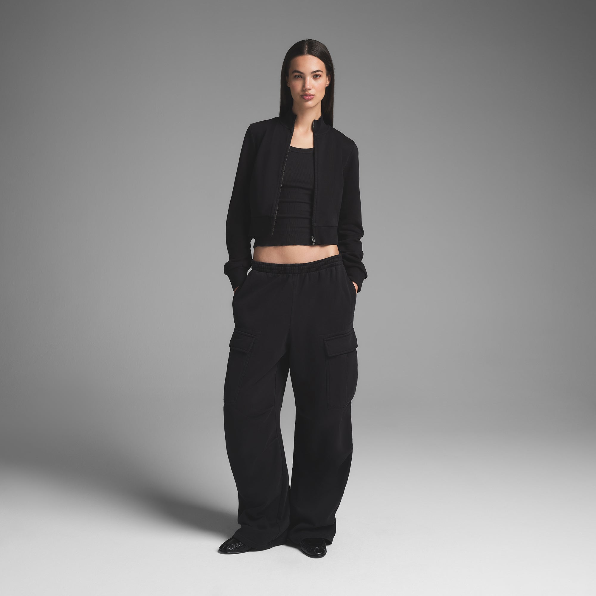 

Брюки-карго SKIMS, цвет washed onyx