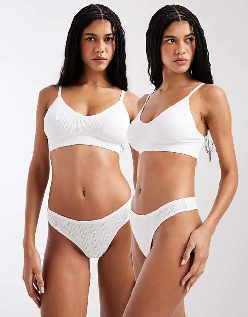 

Набор белых стрингов-пуантелл из 2 штук Pieces