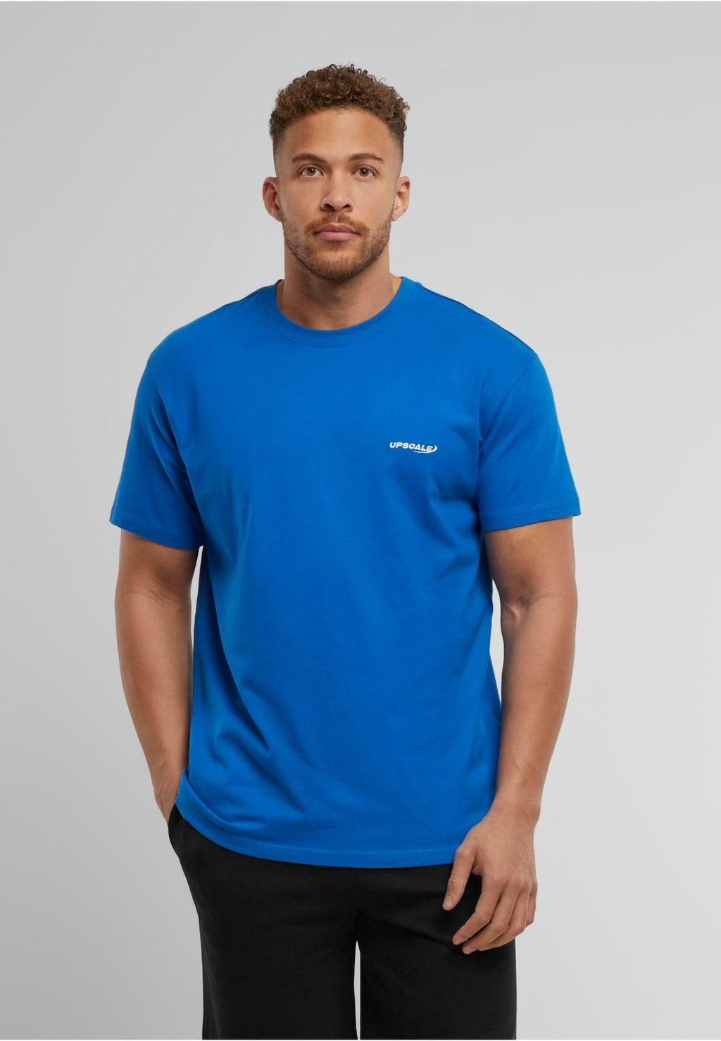 

Базовая футболка CORE EMB Upscale by Mister Tee, синий