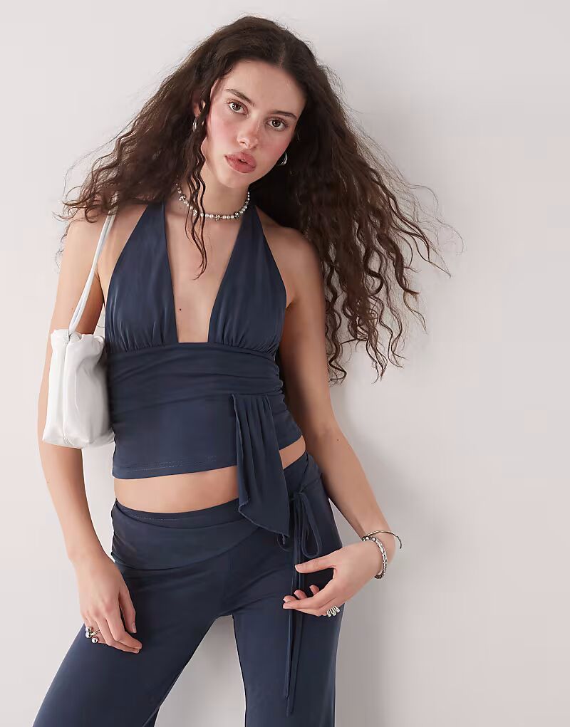 

Топ-топ Motel prilla slinky wrap coord с отделкой на шее в цвете ocean storm blue