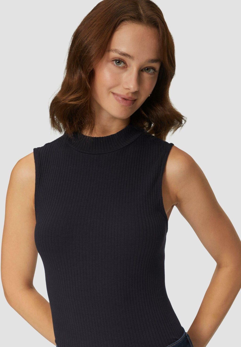 

Топ MIT TURTLENECK QS, черный