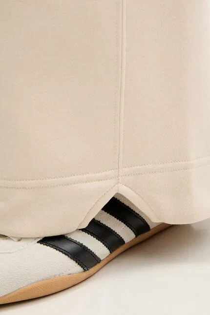 Спортивные штаны джоггеры Adidas, бежевый — фото 4