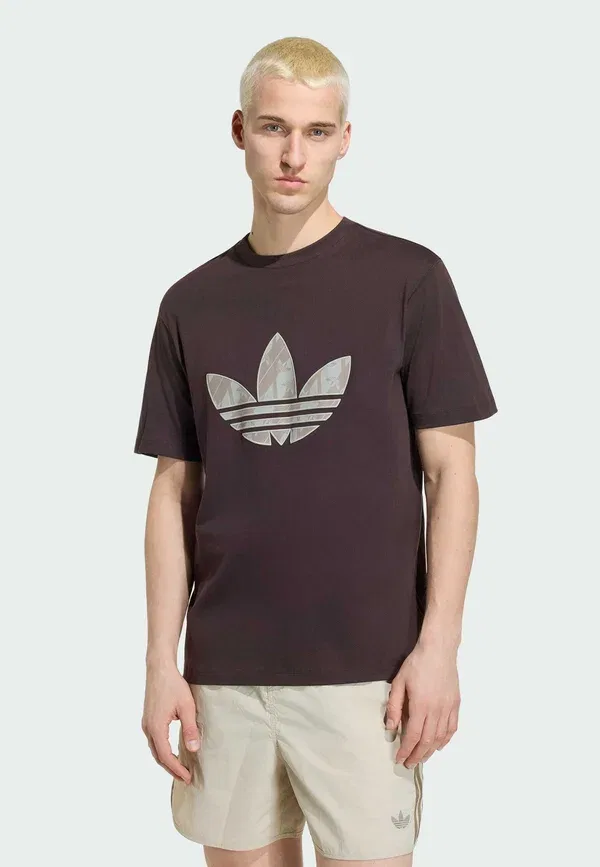 Футболка с принтом Monogram Adidas Originals, кофе с молоком
