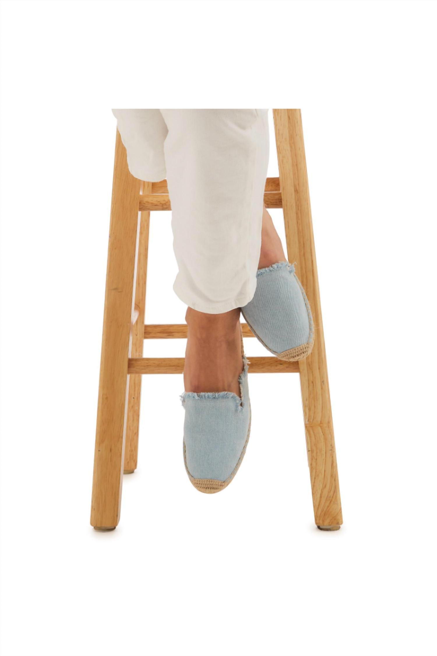 Denim Espadrille Slides In Blue TWO'S COMPANY — фото 2