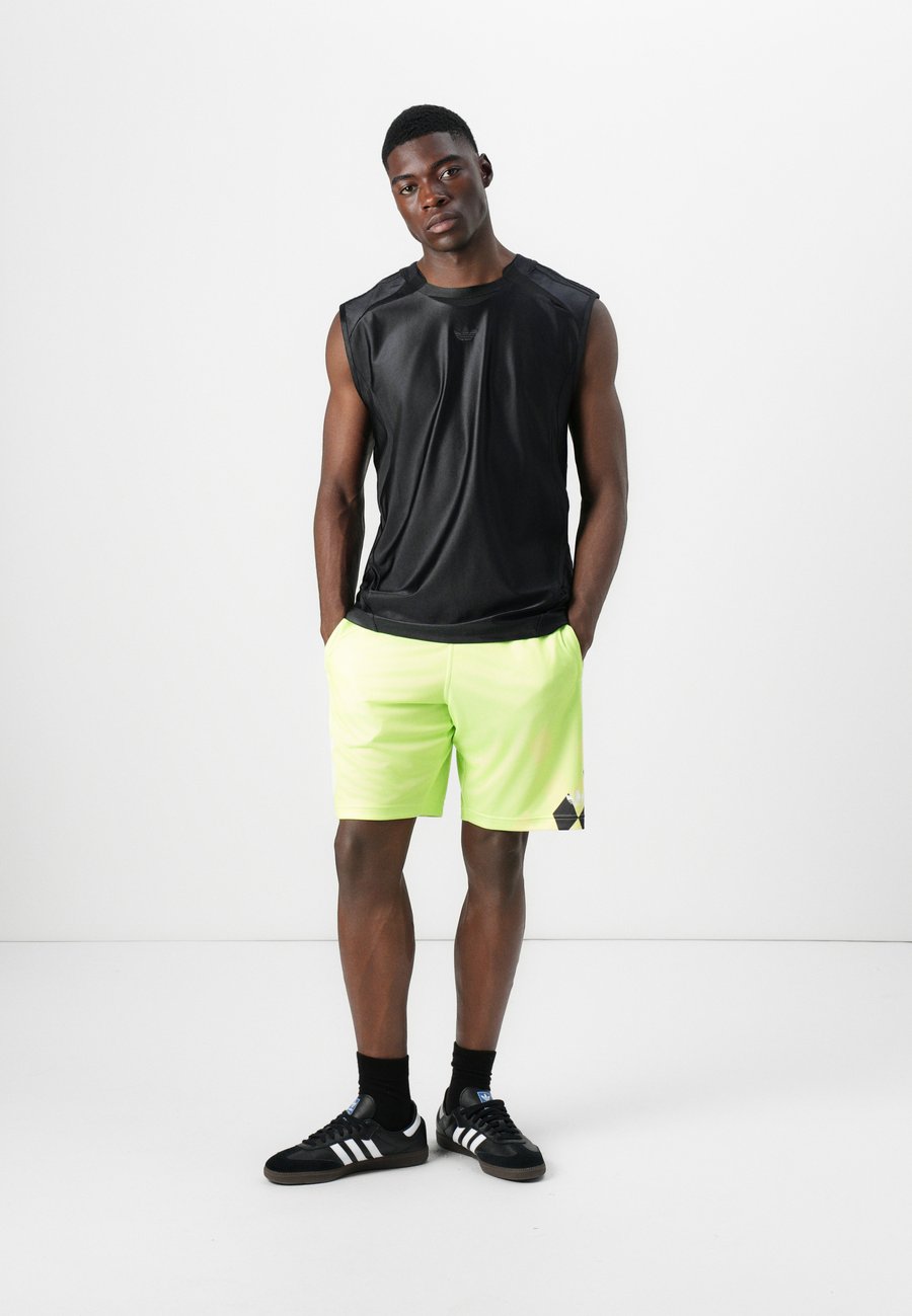 Шорты Adidas Originals NUWAVE SHORT, Signal Green/Neon Yellow — фото 2