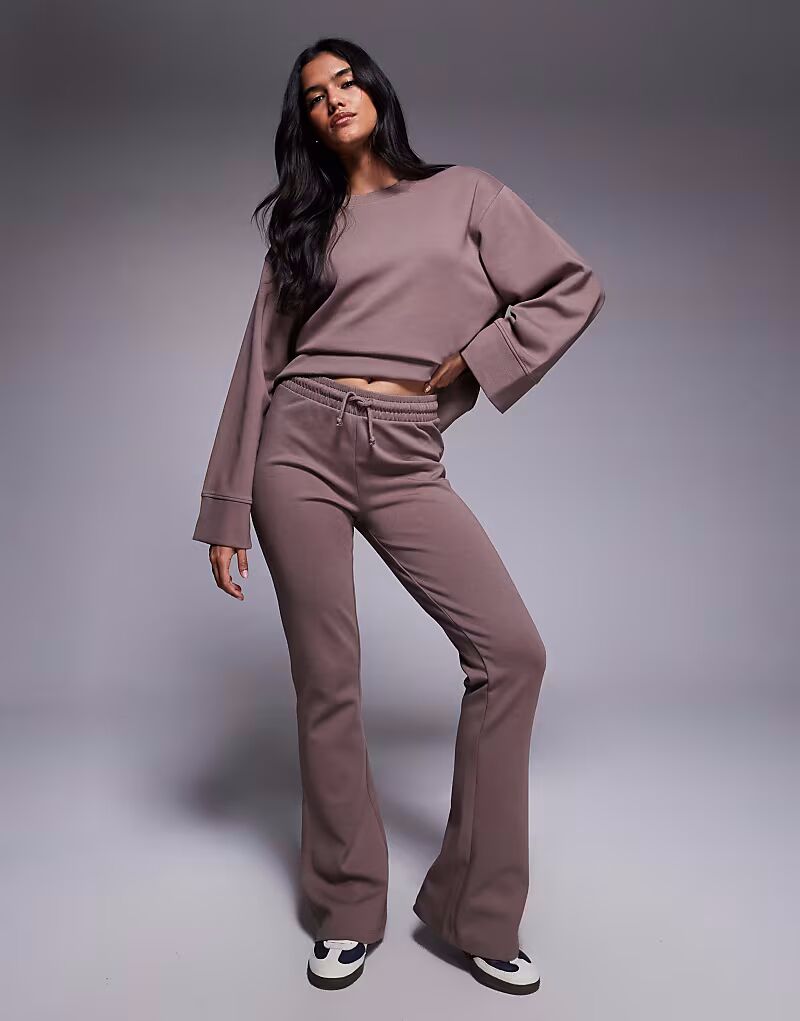 

Комбинируемые расклешенные джоггеры цвета темно-серого Asos Design