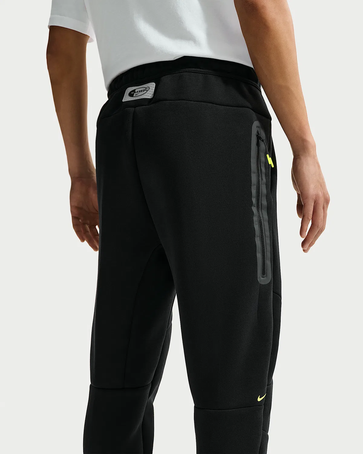 Мужские флисовые джоггеры Nike Tech, Black/Neon Yellow — фото 3