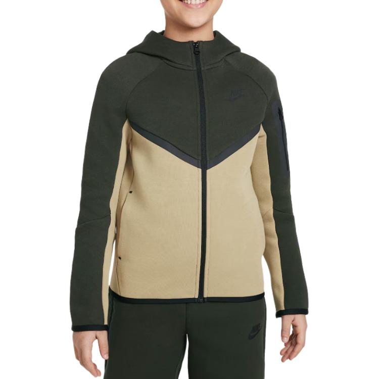 

Nike Куртки и пальто для детей черного цвета