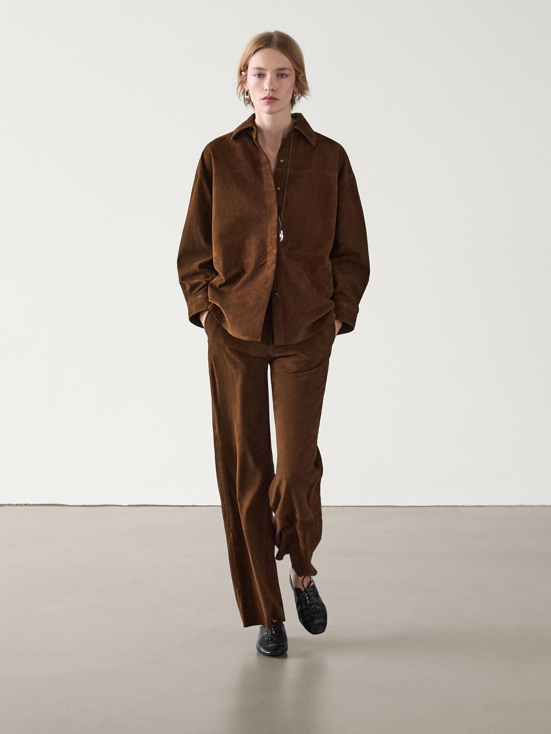 

Рубашка свободного покроя из замши и кожи Massimo Dutti, коричневый