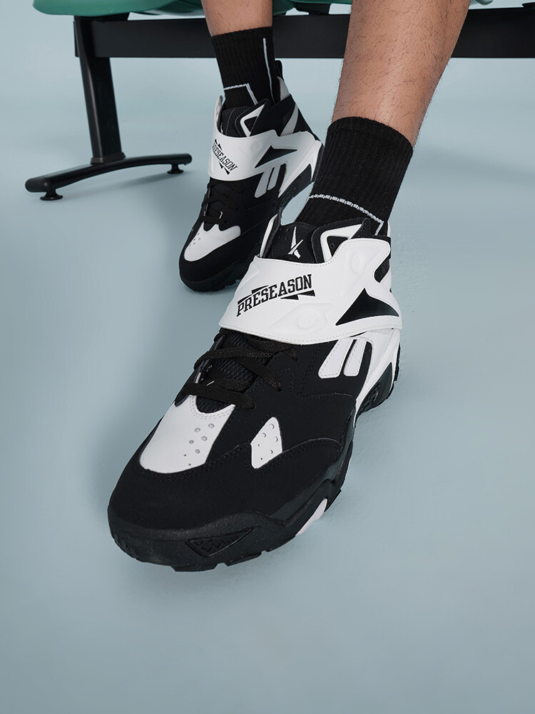 

Кроссовоки баскетбольные Reebok в стиле ретро, черный / белый