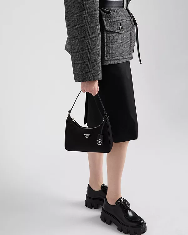 Женские монолитные туфли на шнуровке из матовой кожи Prada, черный — фото 3