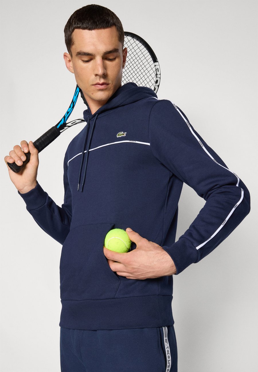 Худи Lacoste Sport HOODIE TAPE, Navy Blue/Dark Blue — фото 4