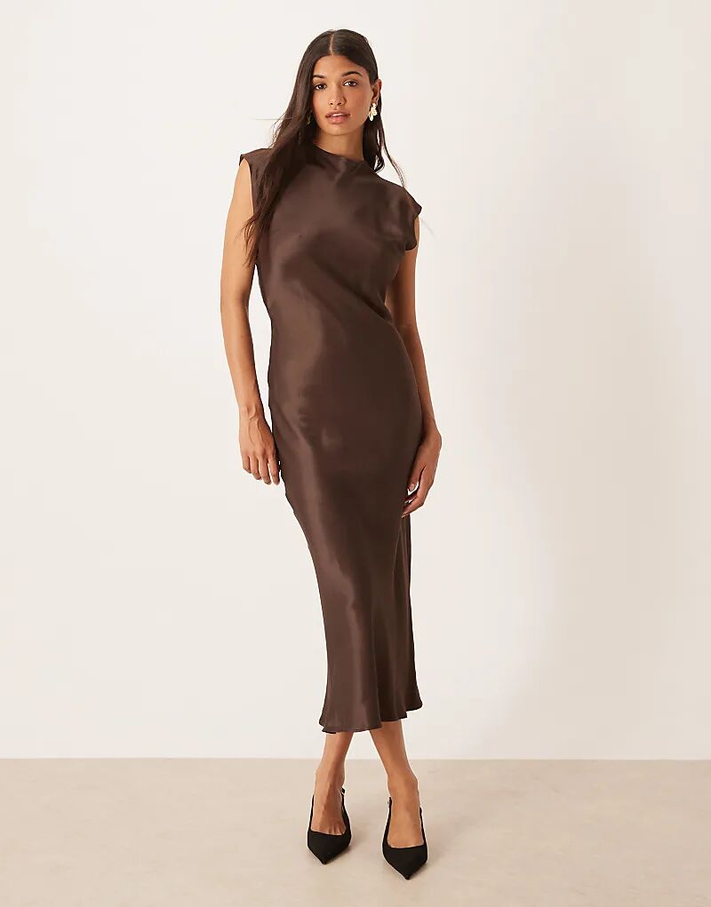 

Платье макси из атласа с короткими рукавами и открытой спиной шоколадного цвета от ASOS DESIGN
