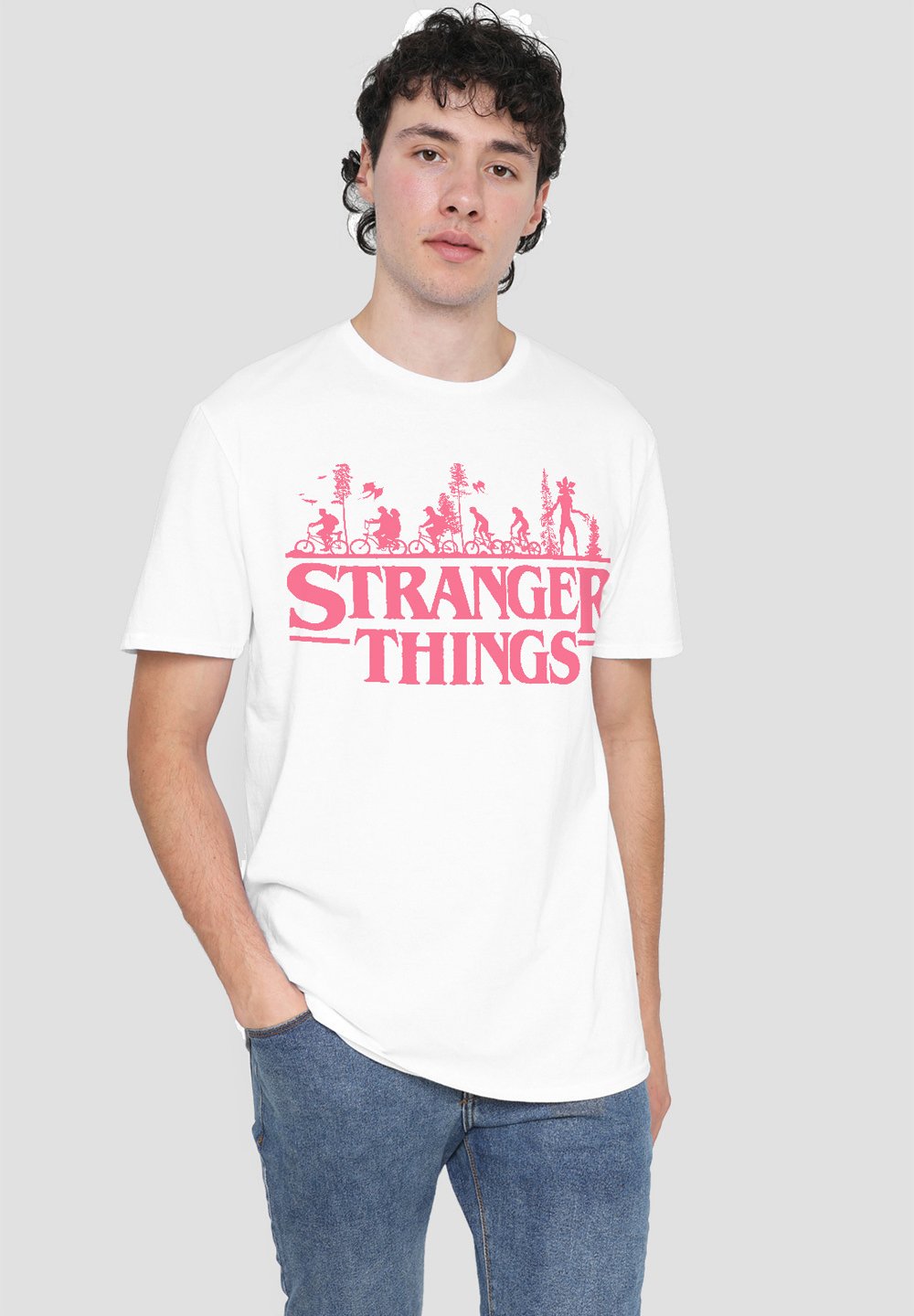 

Футболка с принтом STRANGERS THINGS SEASON 1 BIKE RIDE LOGO NETFLIX, белый