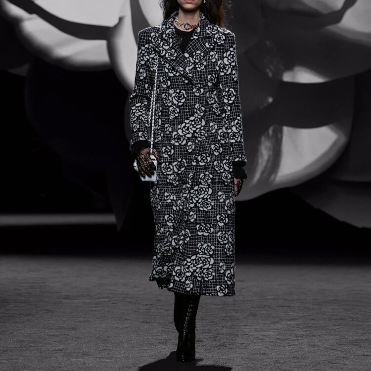 

Платье с длинными рукавами женское черное Chanel