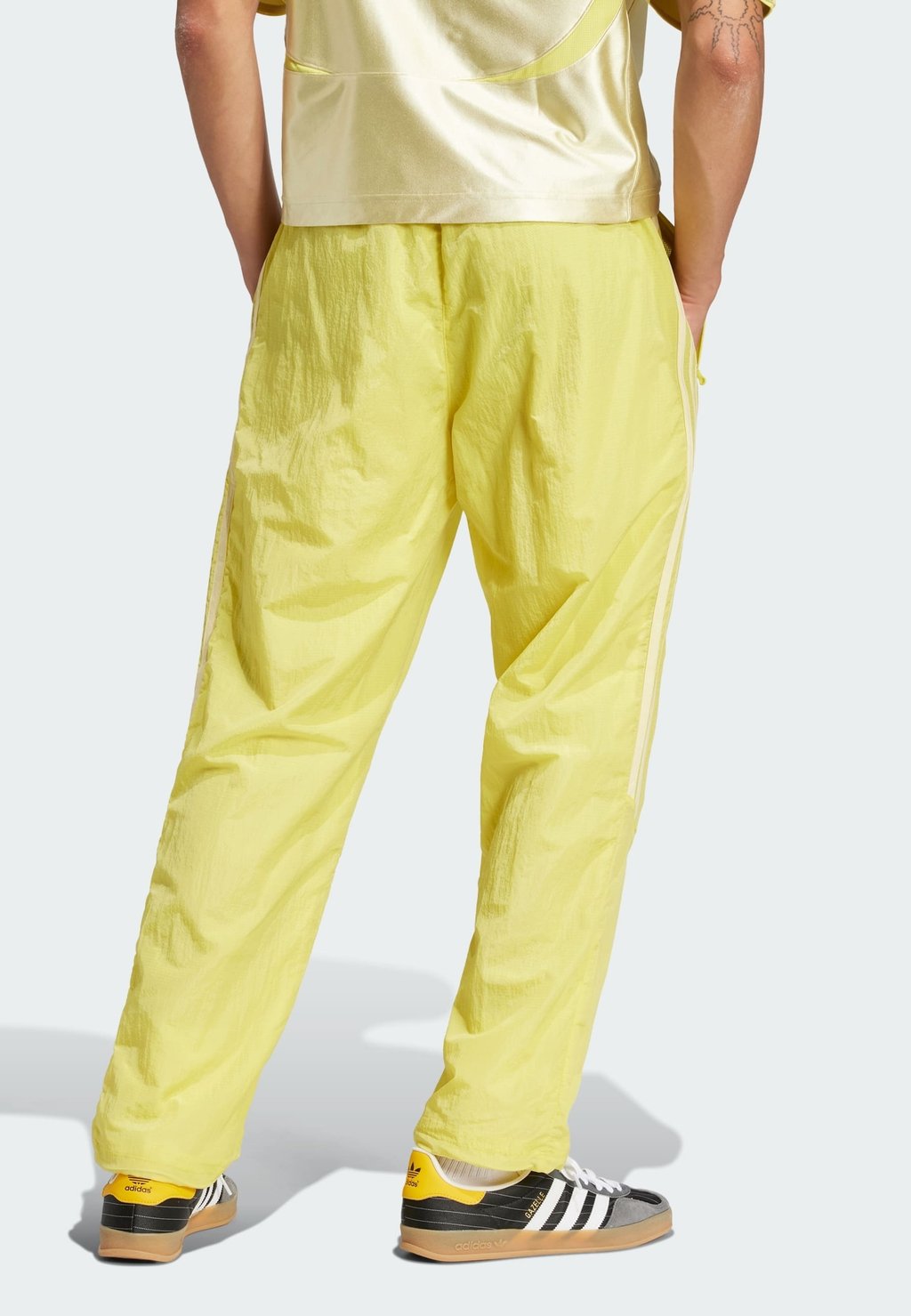 Спортивные штаны ADICOLOR 2000S WOVEN TRACK LOOSE Adidas Originals, желтый — фото 2