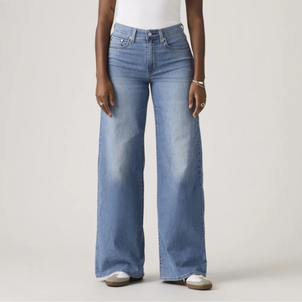 Женские джинсы 728 High-Rise Wide Leg Cool в цвете медиум индиго от Levi's
