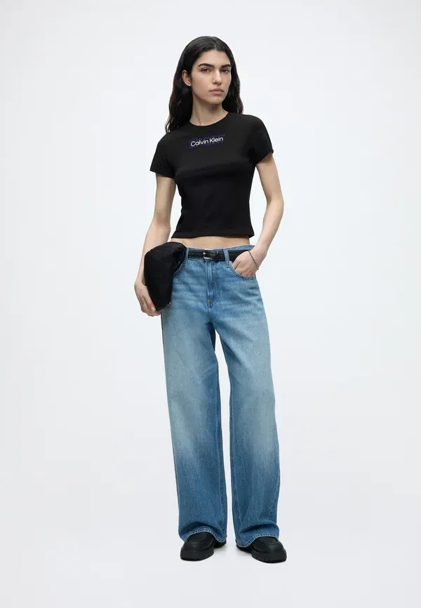Футболка Calvin Klein Commuter baby tee print, черный — фото 2