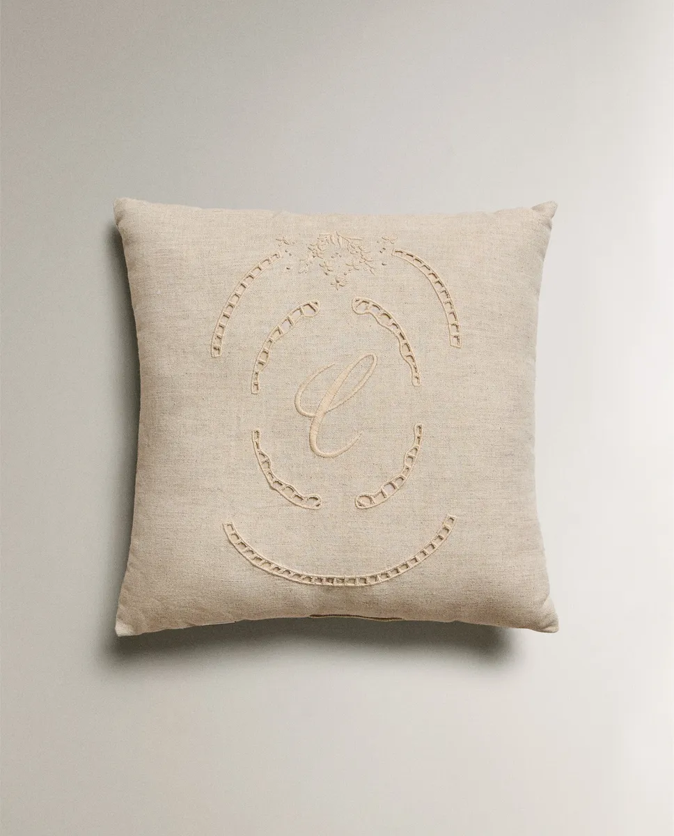 

Детская вышитая начальная подушечка Zara Home, Letter C