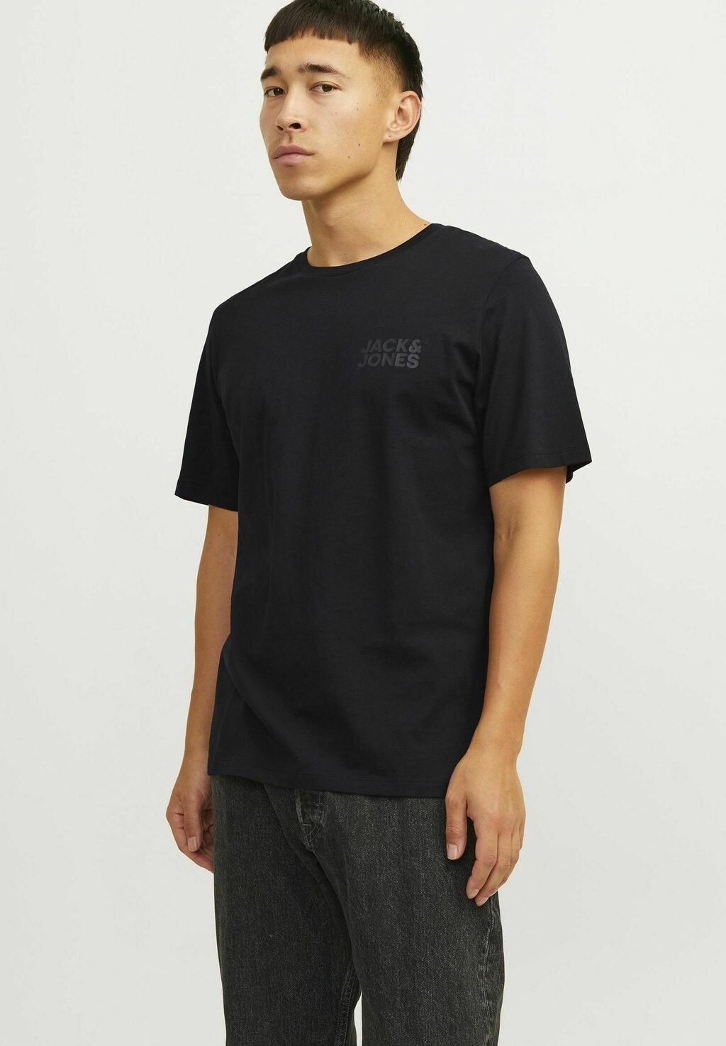

Базовая футболка ECORP LOGO SS O-NECK NOOS PLS Jack & Jones, черный