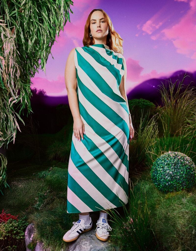 

Зеленое платье макси с высоким воротником и колонной ASOS DESIGN