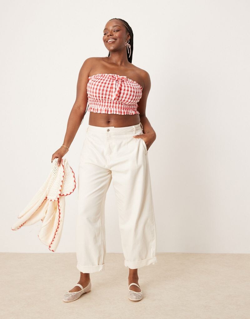 

Светло-бежевые зауженные книзу джинсы ASOS DESIGN Curve