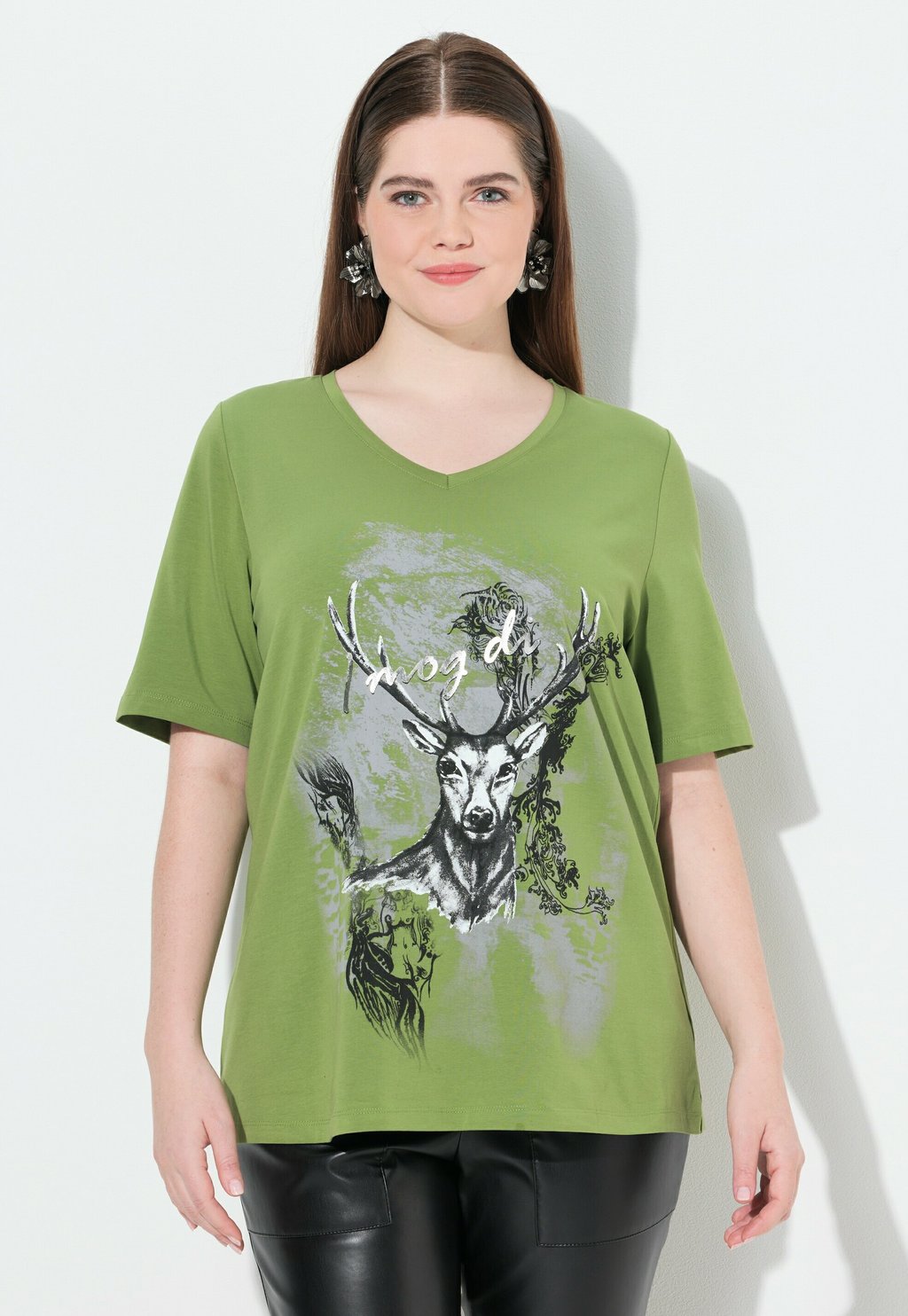 

Футболка с принтом DEER SHORT SLEEVE GRAPHIC TEE Ulla Popken, оливковый