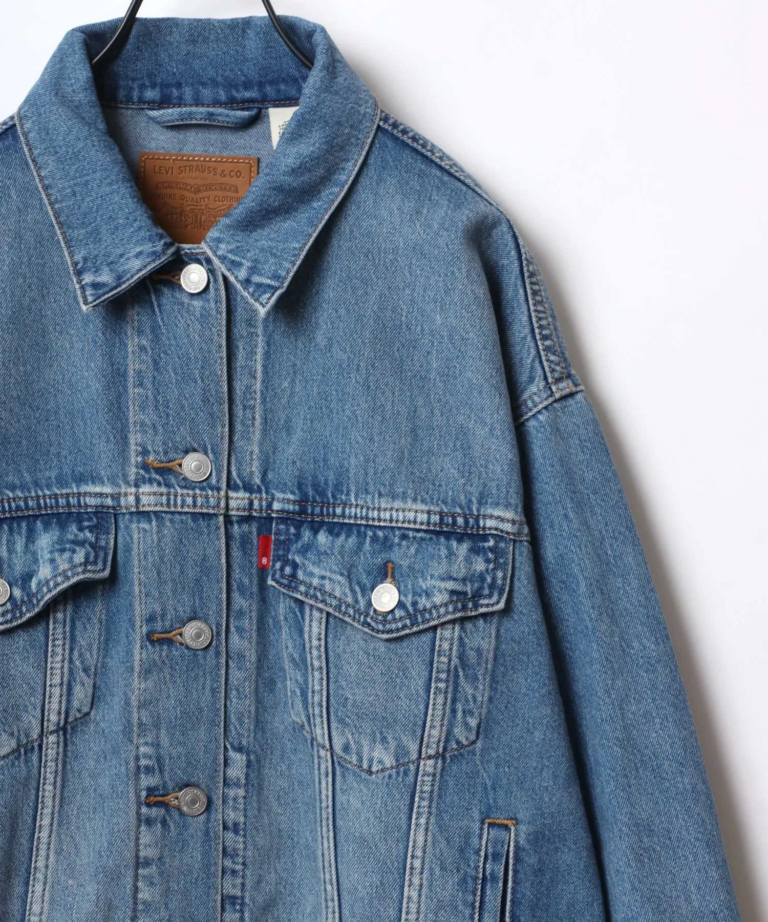 Джинсовая куртка Levi's в стиле 90-х / женская — фото 3
