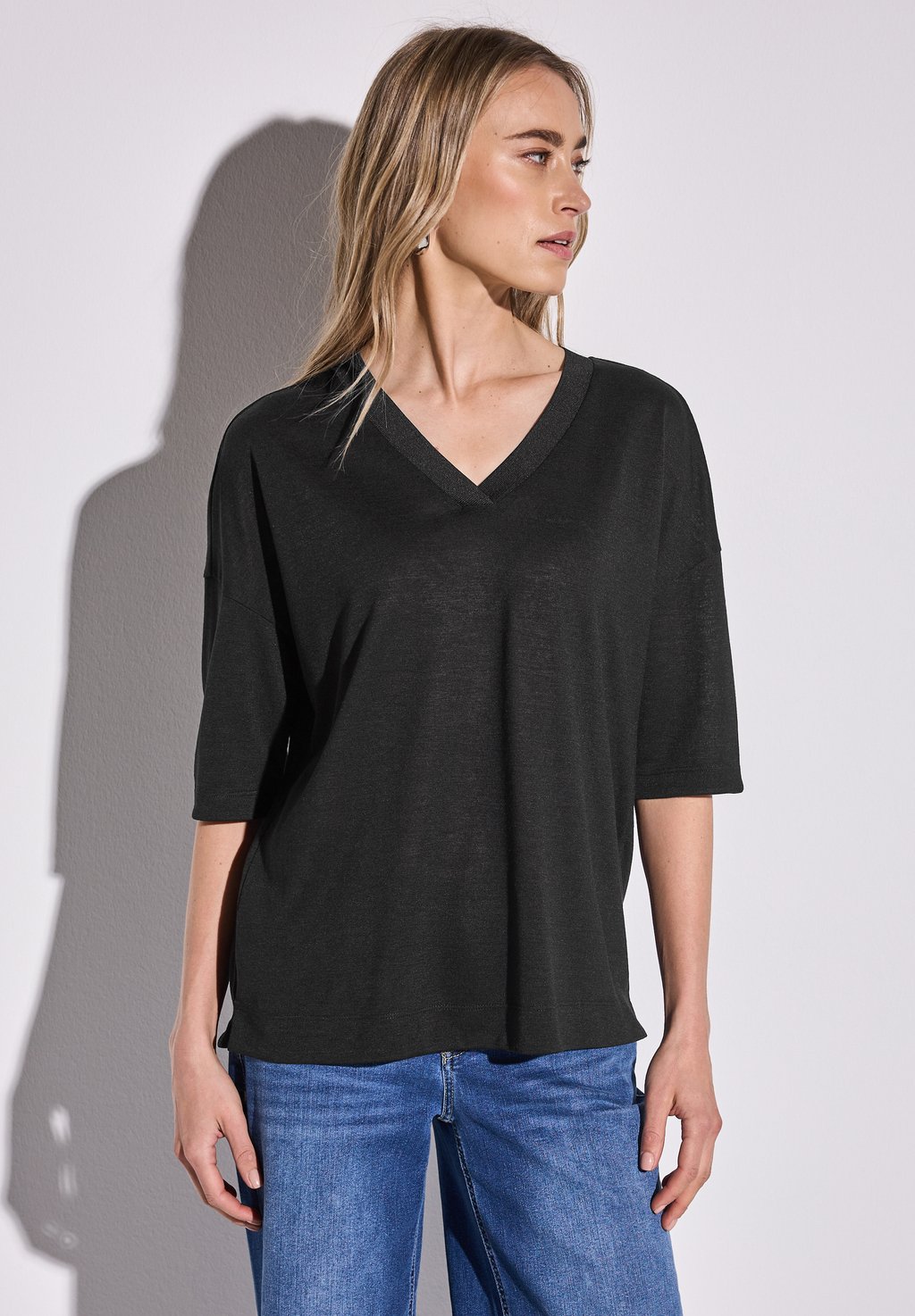 

Базовая футболка V-NECK Street One, черный