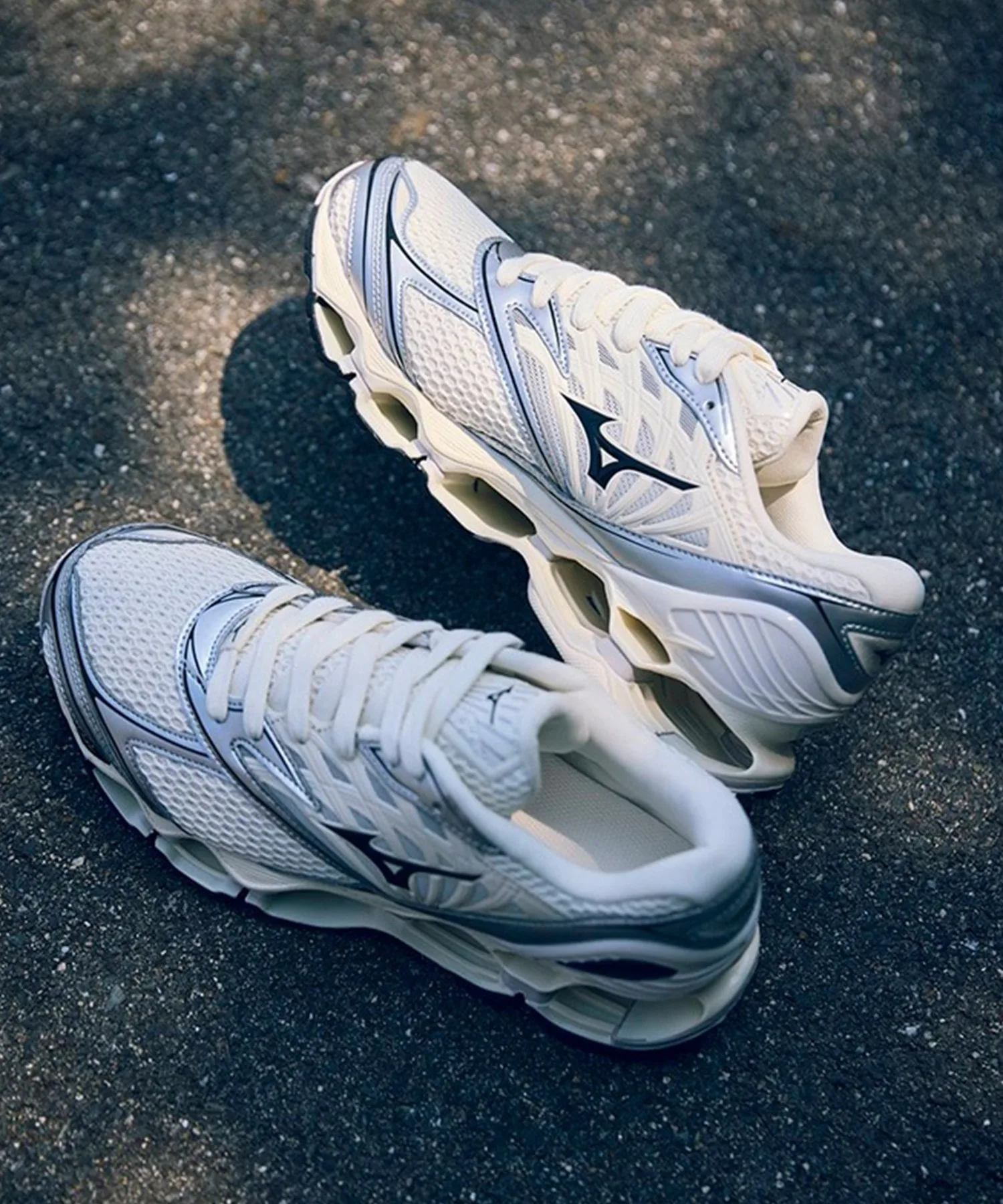Мужские кроссовки MIZUNO WAVE PROPHECY LS белые