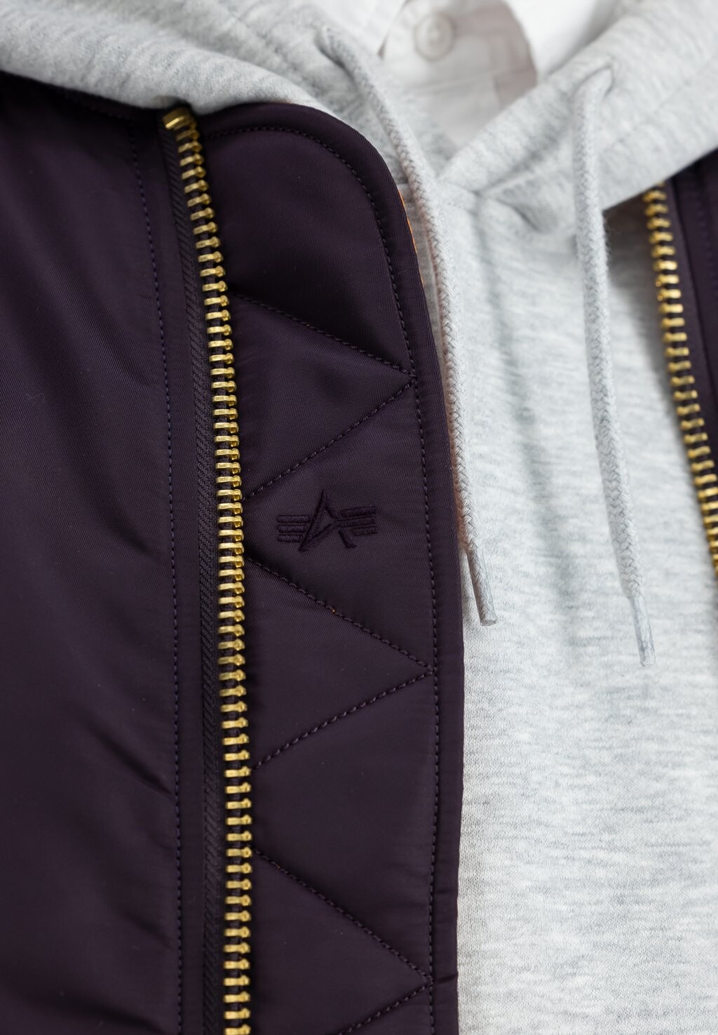 

Куртка-бомбер Alpha Industries, фиолетовый