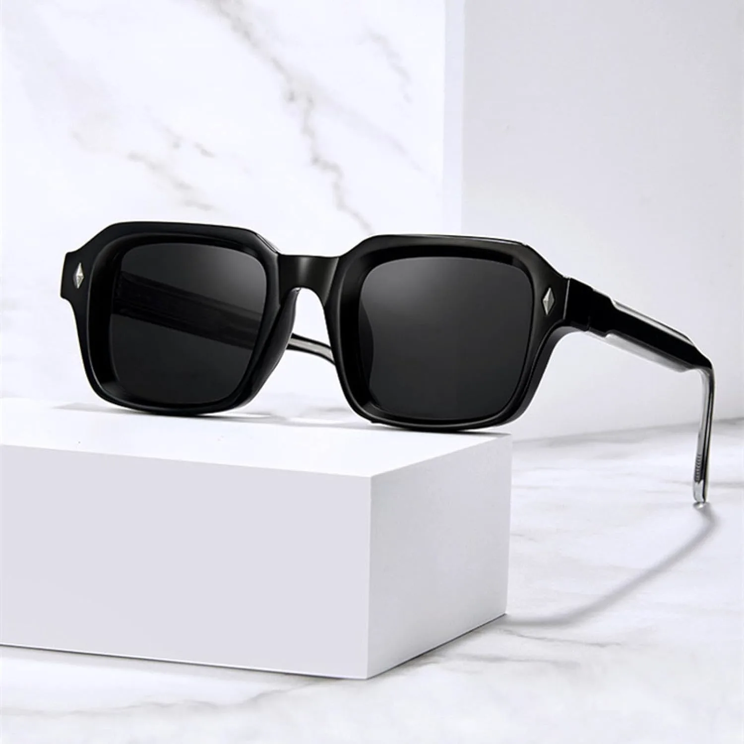 

Мужские солнцезащитные очки в стиле ретро, ​​прямоугольные, роскошные, модные женские панк-очки, защита от УФ-излучения UV400, заклепки TVTBBVV, Black Blue