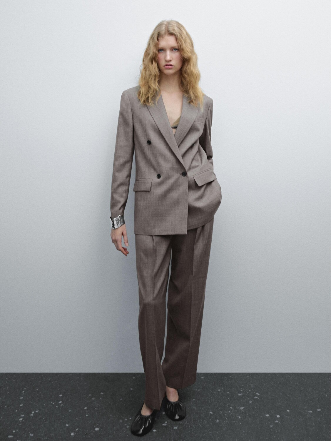

Брюки со складками из меланжевой шерстяной смеси Massimo Dutti, серый