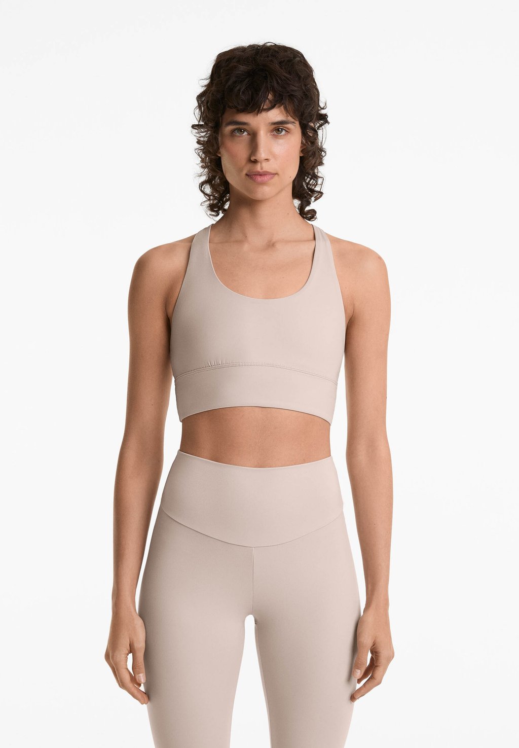 

Спортивный бюстгальтер с легкой поддержкой STRAPPY BACK OYSHO, песочный